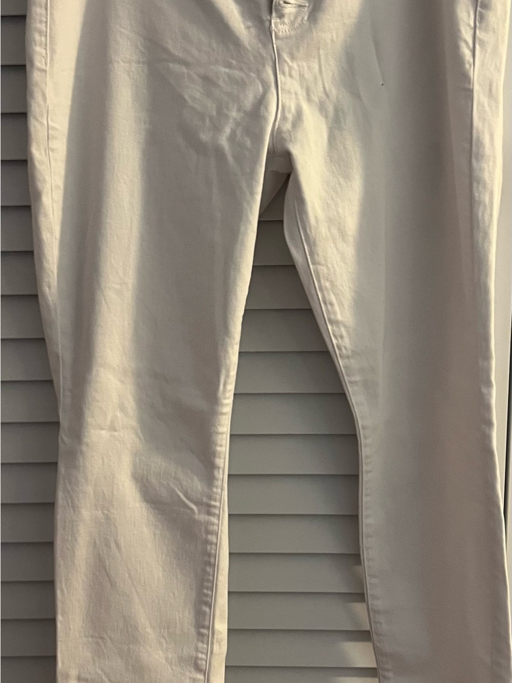 White Slim Straight Pants with Button Closure. High Waisted.